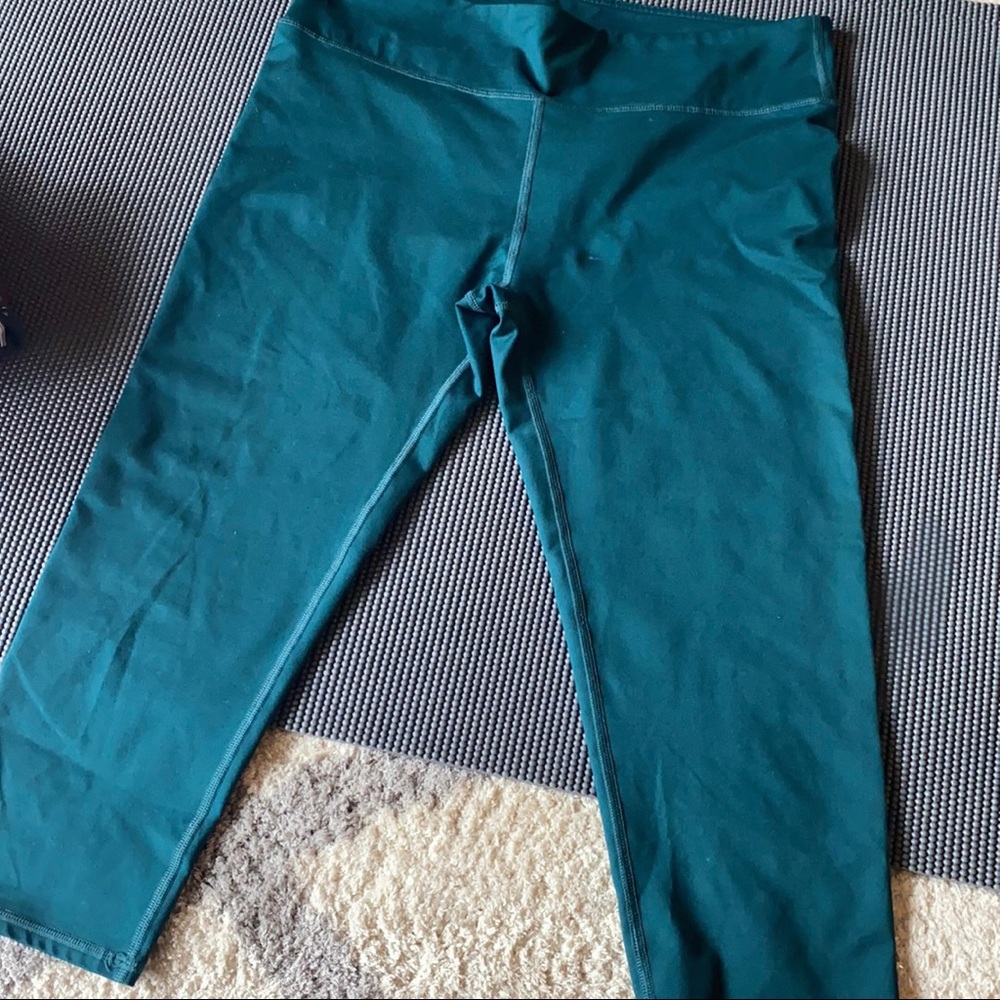 Fabletics teal capri workout leggings, large